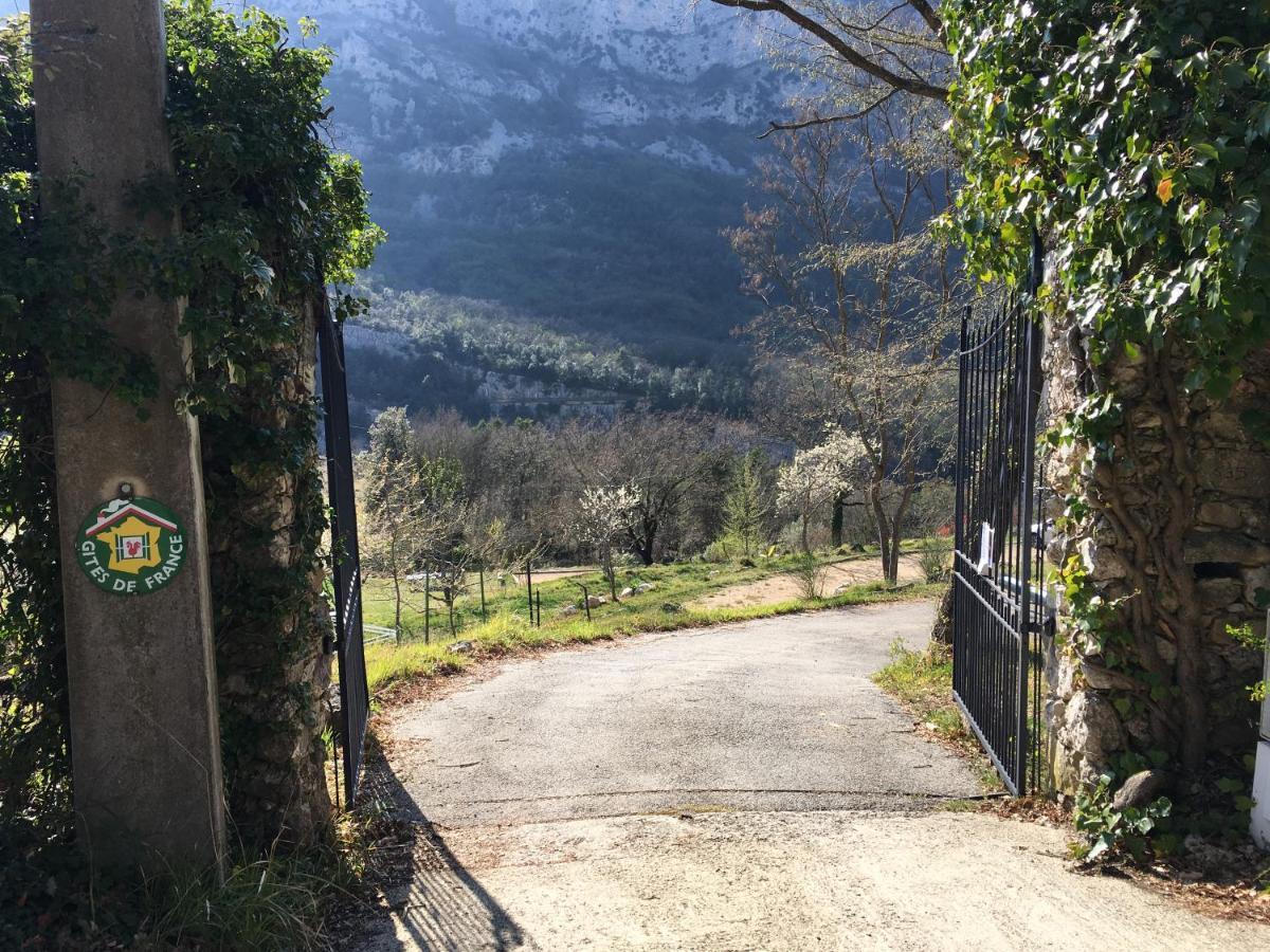 Chambre D'Hotes La Cascade Courmes Kültér fotó